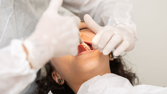 Non-Opioid Pain Relievers Beat Opioids After Dental Surgery.